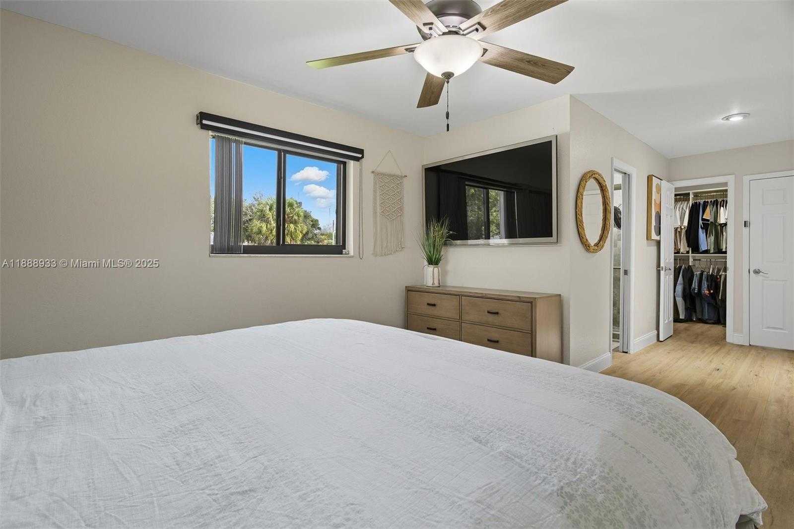 Small Image of 11521 NORTH WEST 23RD ST, Plantation Number 24