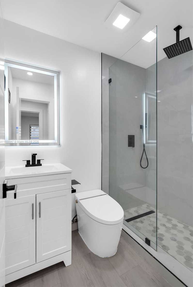 Small Image of 1341 SOUTH EAST 10TH AVE, Fort Lauderdale Number 16