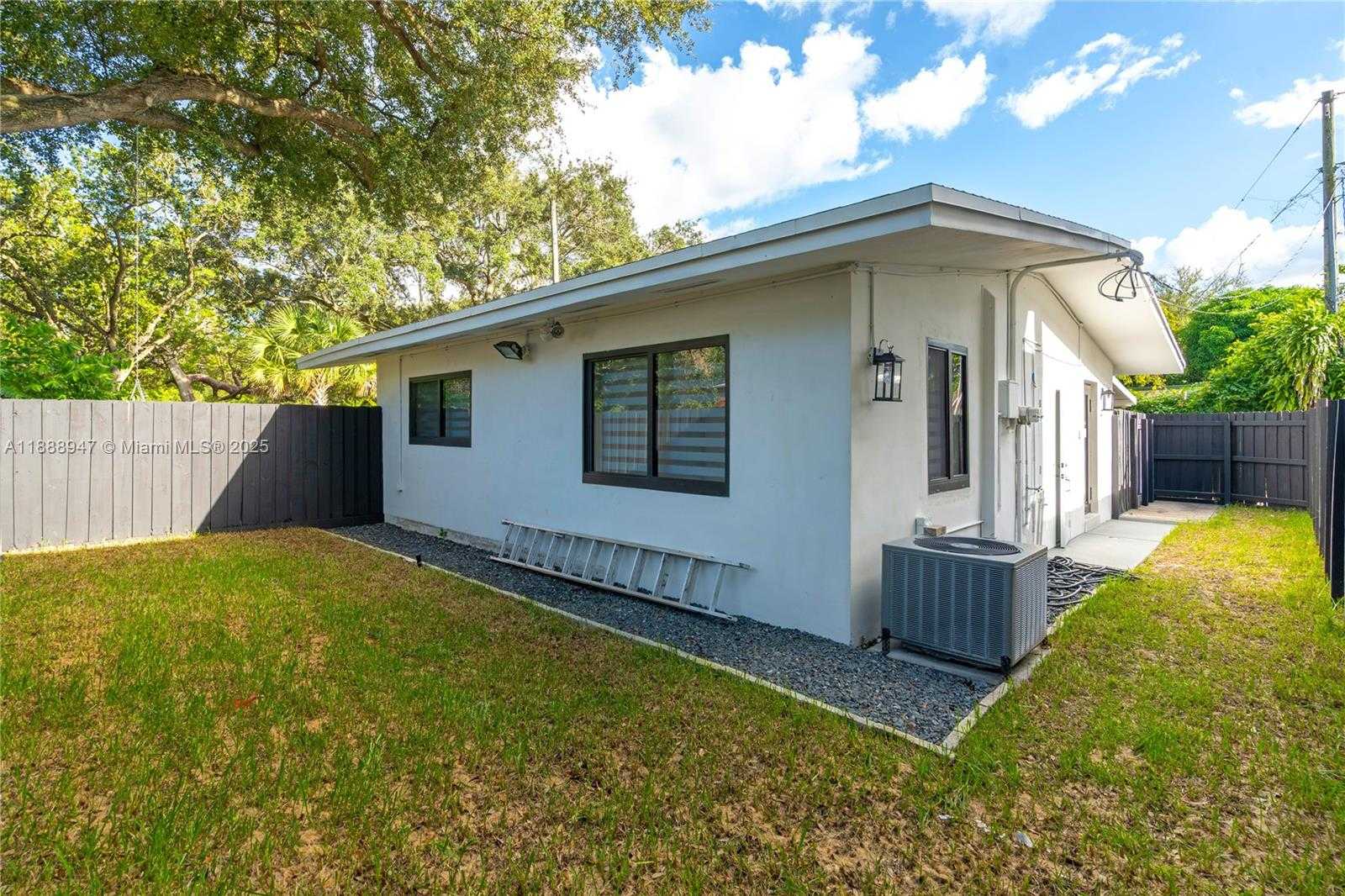 Small Image of 1341 SOUTH EAST 10TH AVE, Fort Lauderdale Number 17