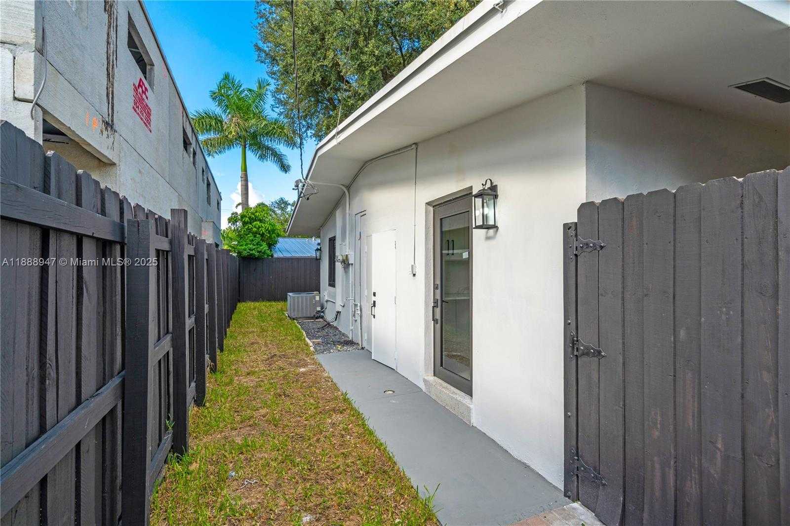Small Image of 1341 SOUTH EAST 10TH AVE, Fort Lauderdale Number 18