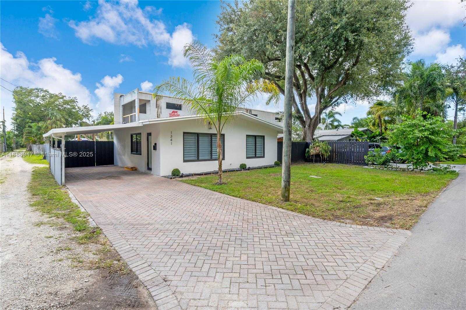 Small Image of 1341 SOUTH EAST 10TH AVE, Fort Lauderdale Number 2