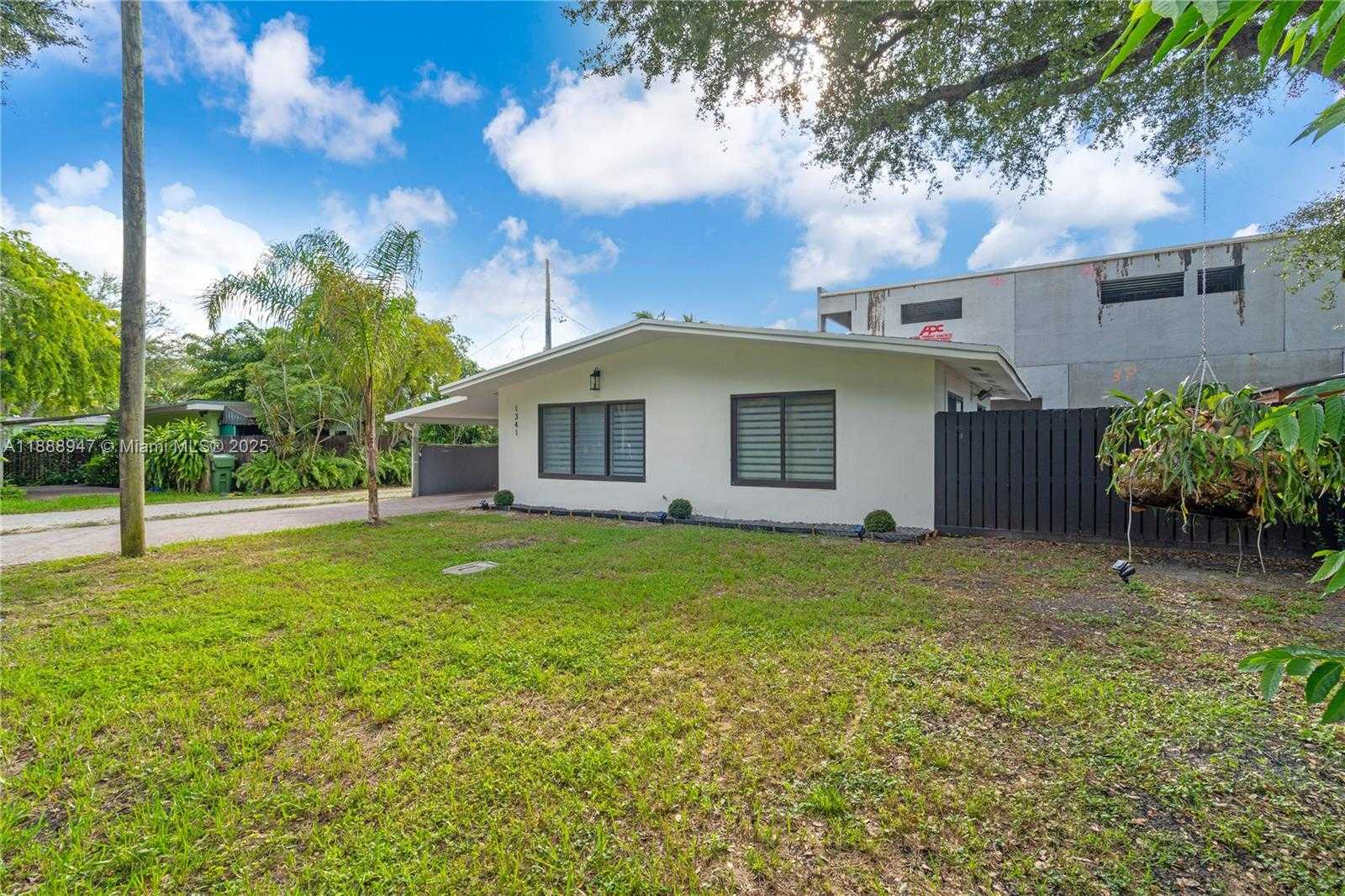Small Image of 1341 SOUTH EAST 10TH AVE, Fort Lauderdale Number 3
