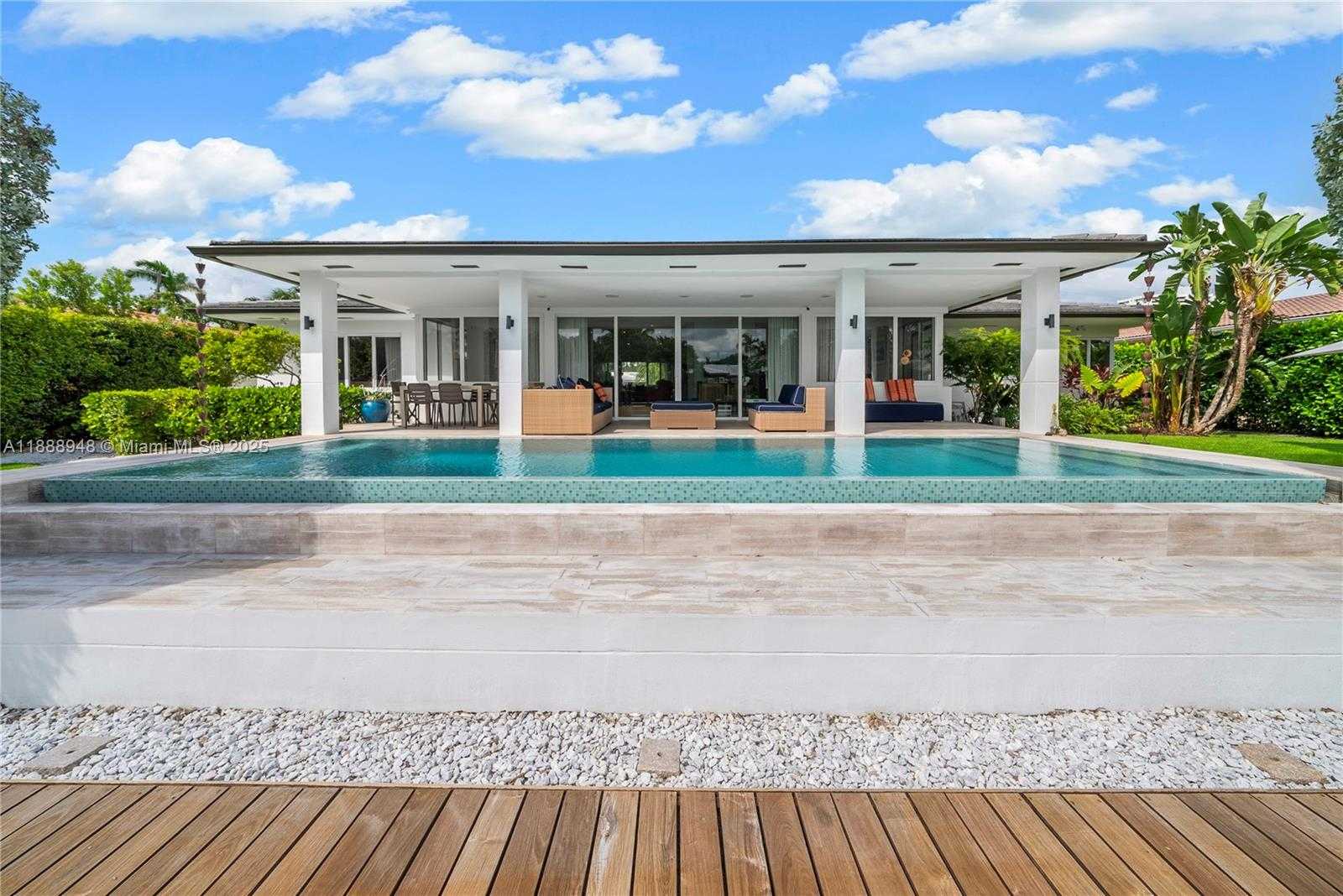 Small Image of 1370 NORTH EAST 103RD ST, Miami Shores Number 2