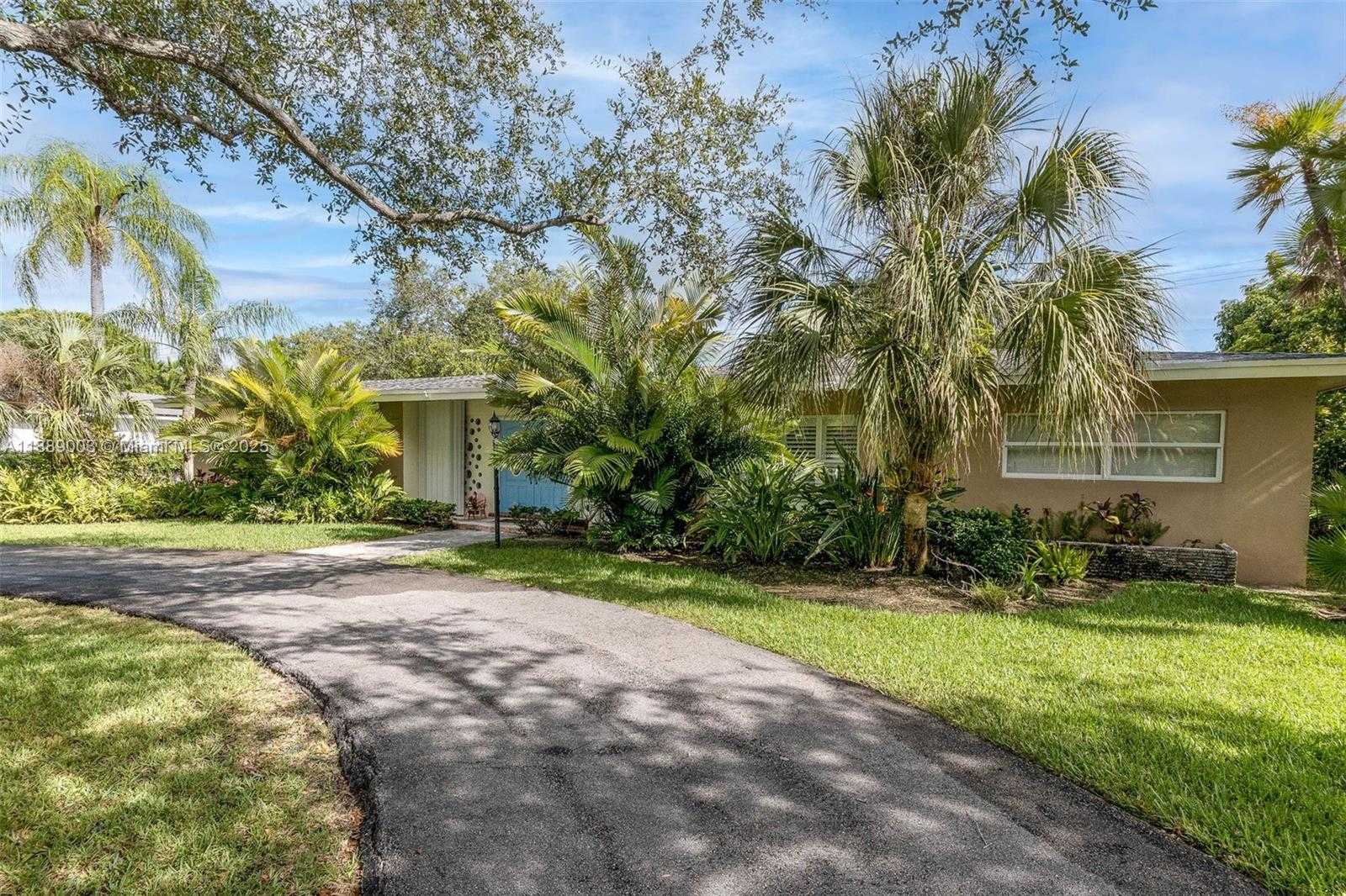 Small Image of 8241 SOUTH WEST 142ND ST, Palmetto Bay Number 2