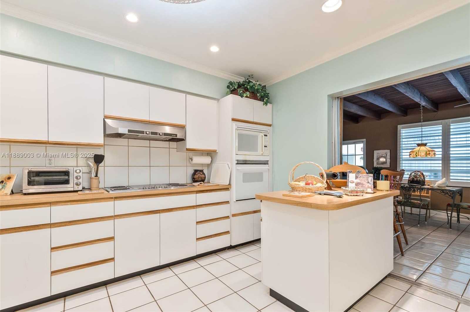 Small Image of 8241 SOUTH WEST 142ND ST, Palmetto Bay Number 6