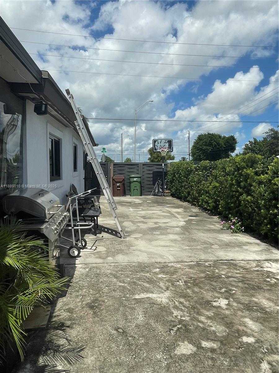 Small Image of 390 EAST 53RD ST, Hialeah Number 18