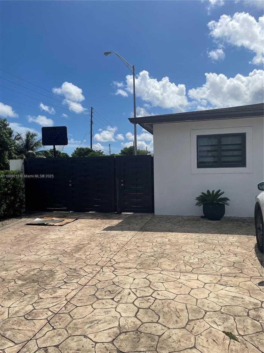 Small Image of 390 EAST 53RD ST, Hialeah Number 3