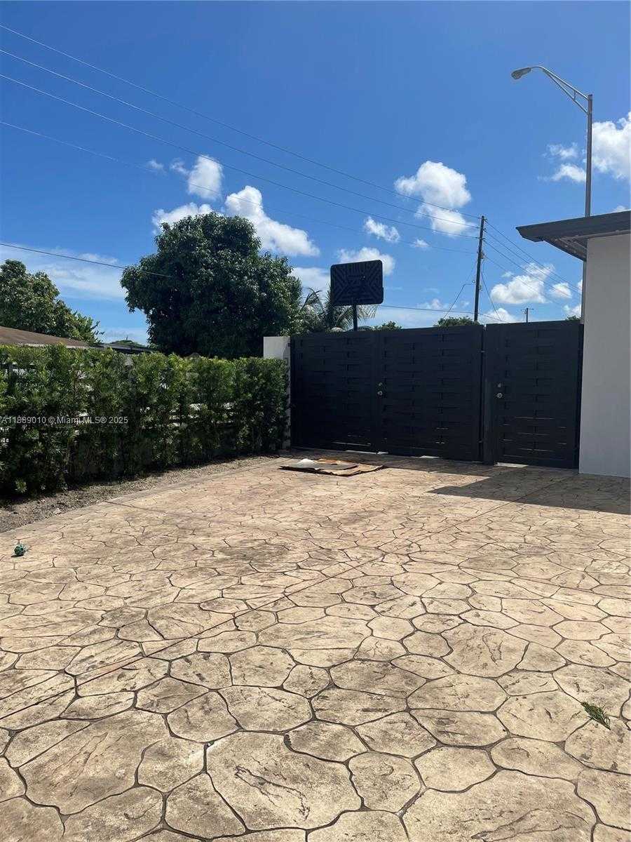 Small Image of 390 EAST 53RD ST, Hialeah Number 4