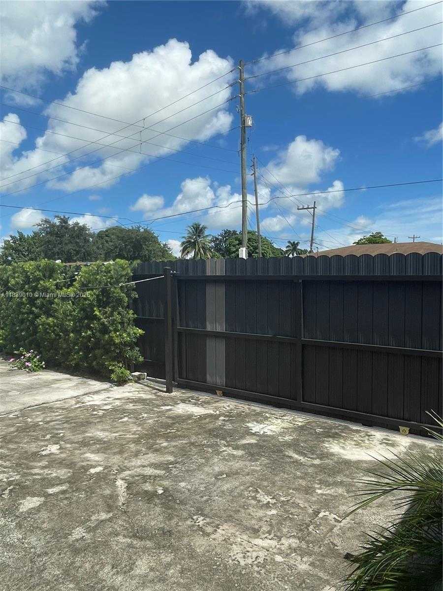 Small Image of 390 EAST 53RD ST, Hialeah Number 5