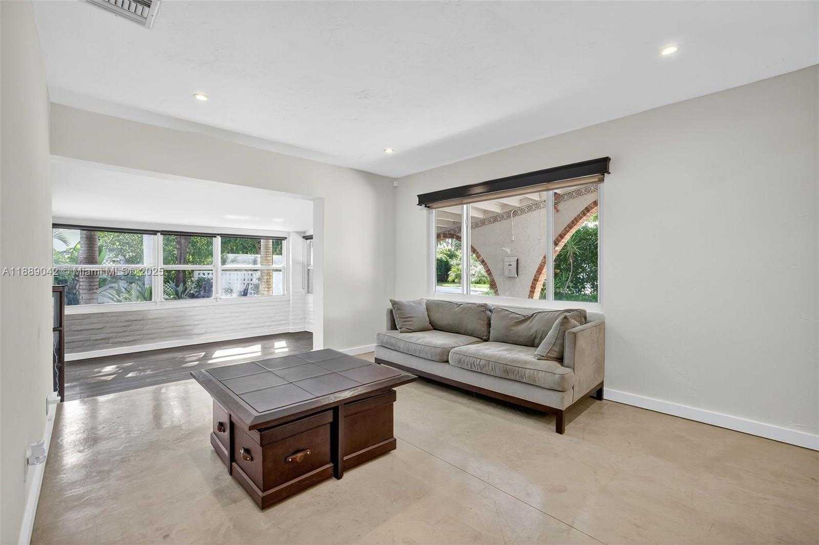 Small Image of 716 COCONUT DR, Fort Lauderdale Number 17