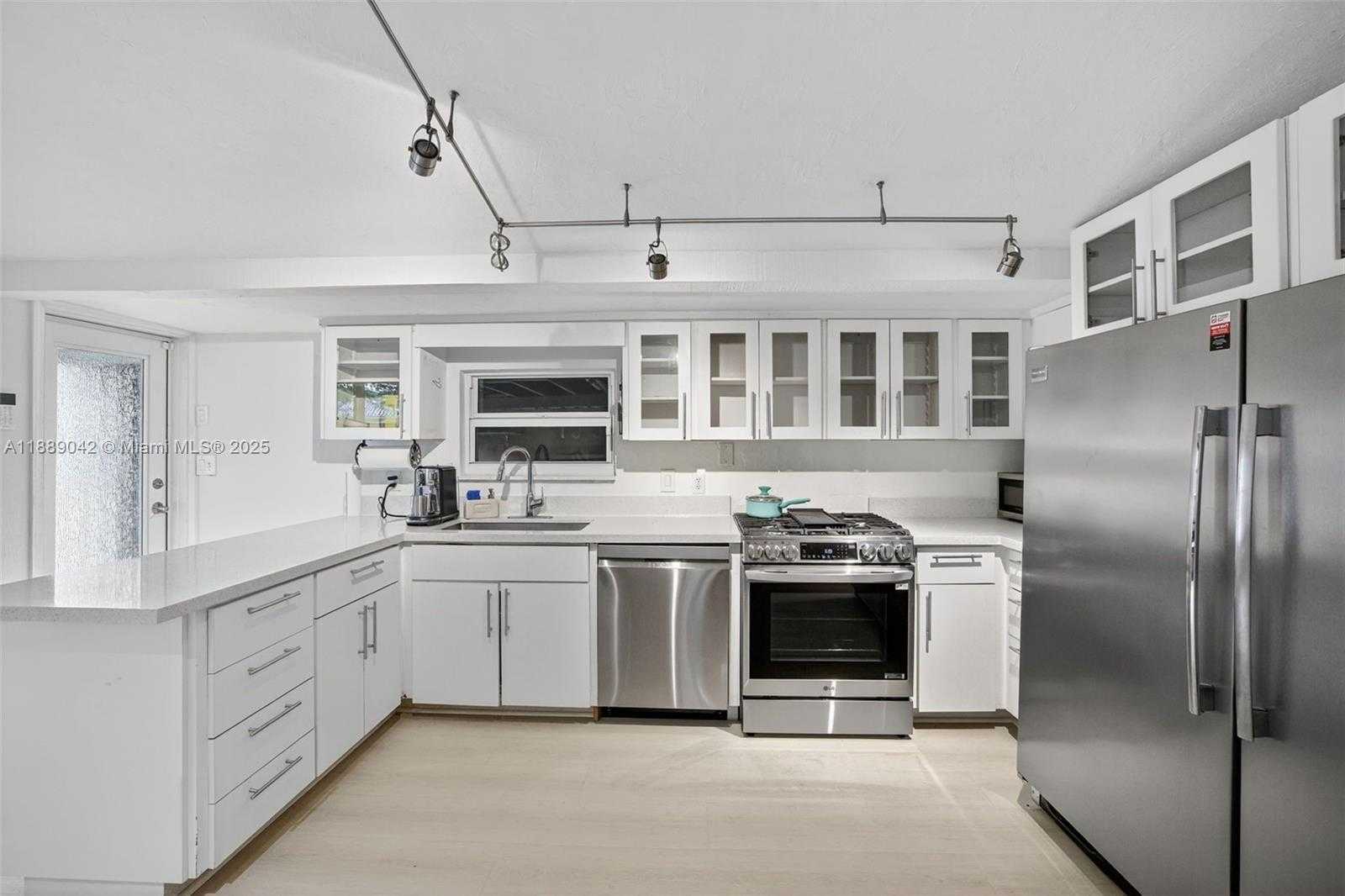 Small Image of 716 COCONUT DR, Fort Lauderdale Number 23