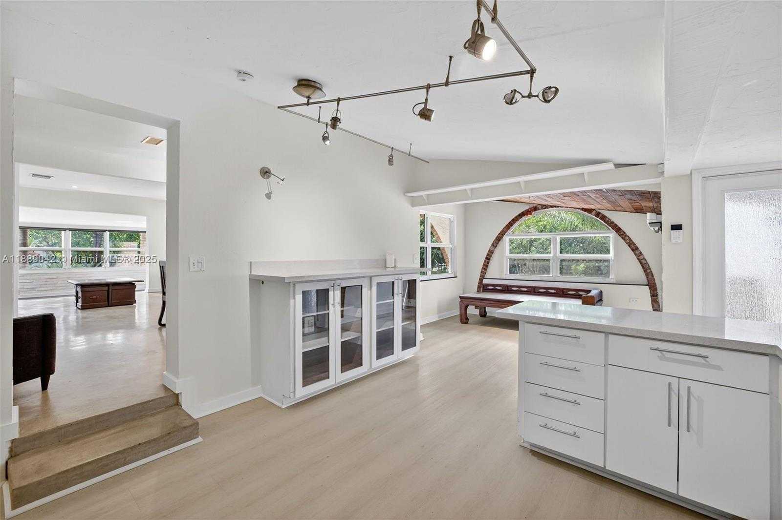 Small Image of 716 COCONUT DR, Fort Lauderdale Number 25