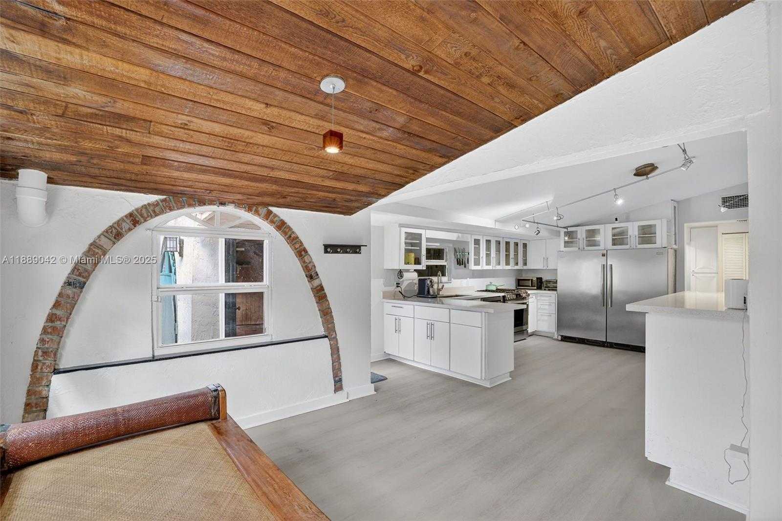 Small Image of 716 COCONUT DR, Fort Lauderdale Number 28