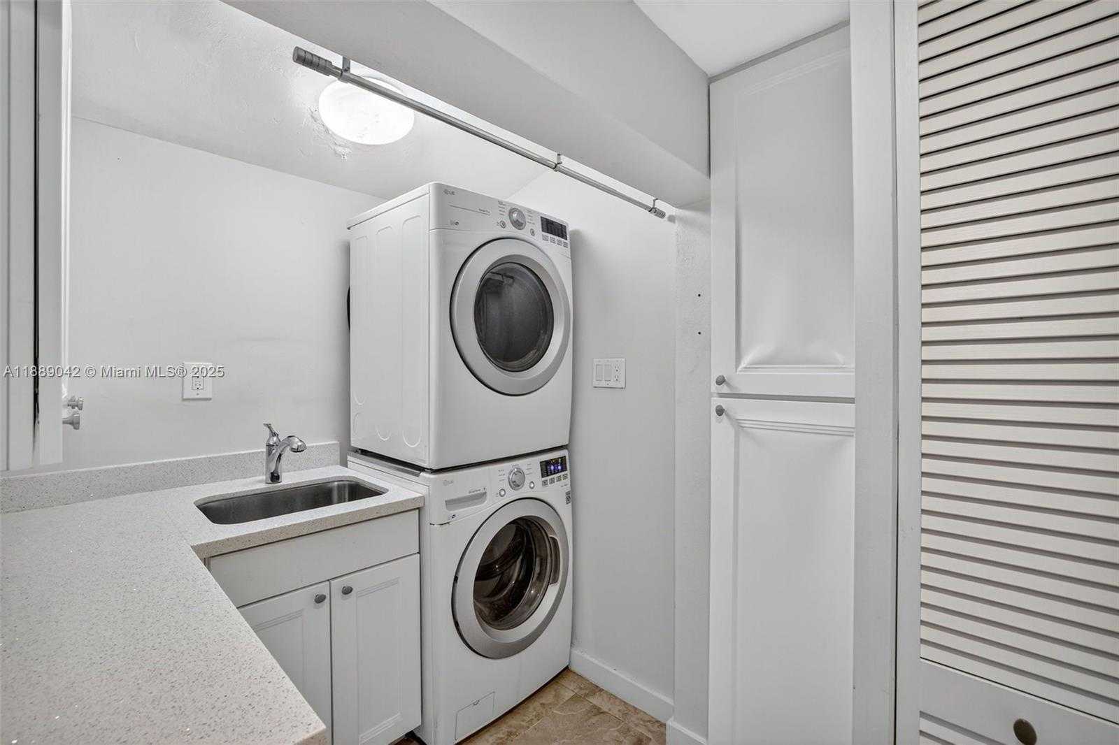 Small Image of 716 COCONUT DR, Fort Lauderdale Number 29