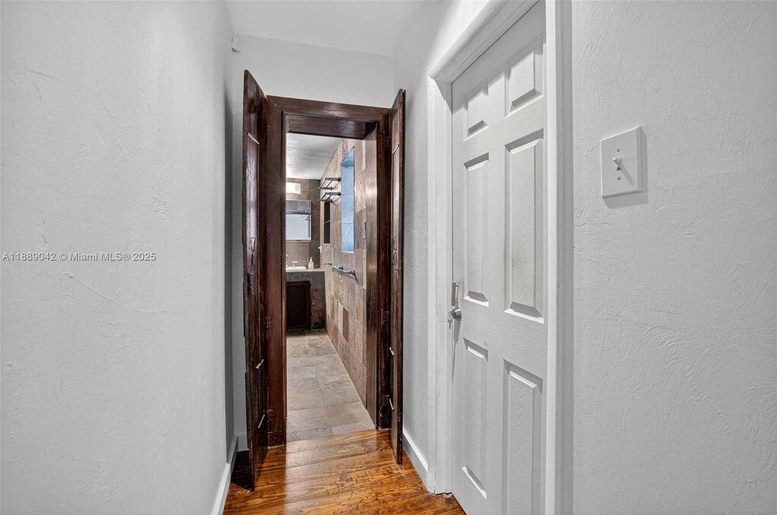 Small Image of 716 COCONUT DR, Fort Lauderdale Number 32
