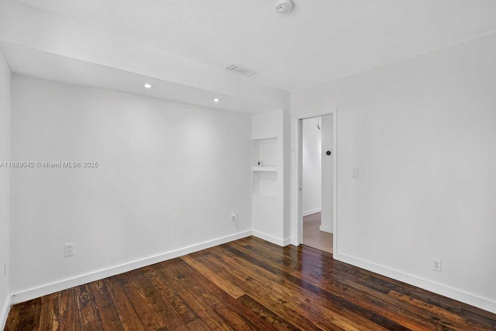 Small Image of 716 COCONUT DR, Fort Lauderdale Number 39