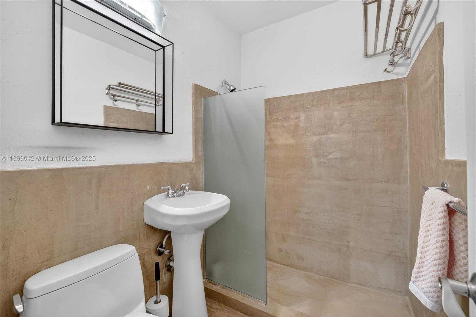 Small Image of 716 COCONUT DR, Fort Lauderdale Number 40