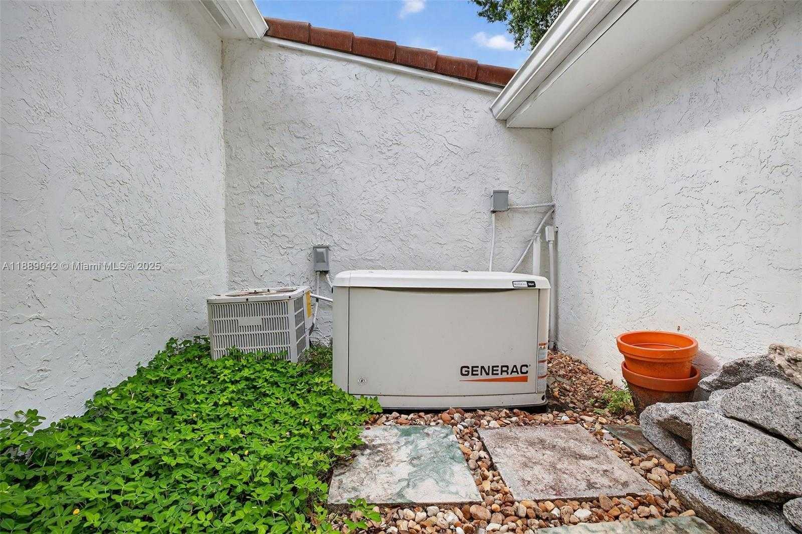 Small Image of 716 COCONUT DR, Fort Lauderdale Number 49