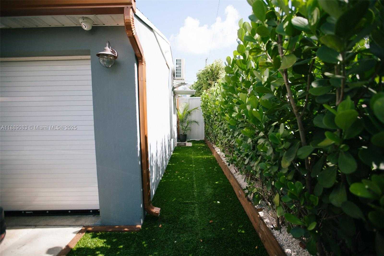 Small Image of 3160 SOUTH WEST 19TH TER, Miami Number 39
