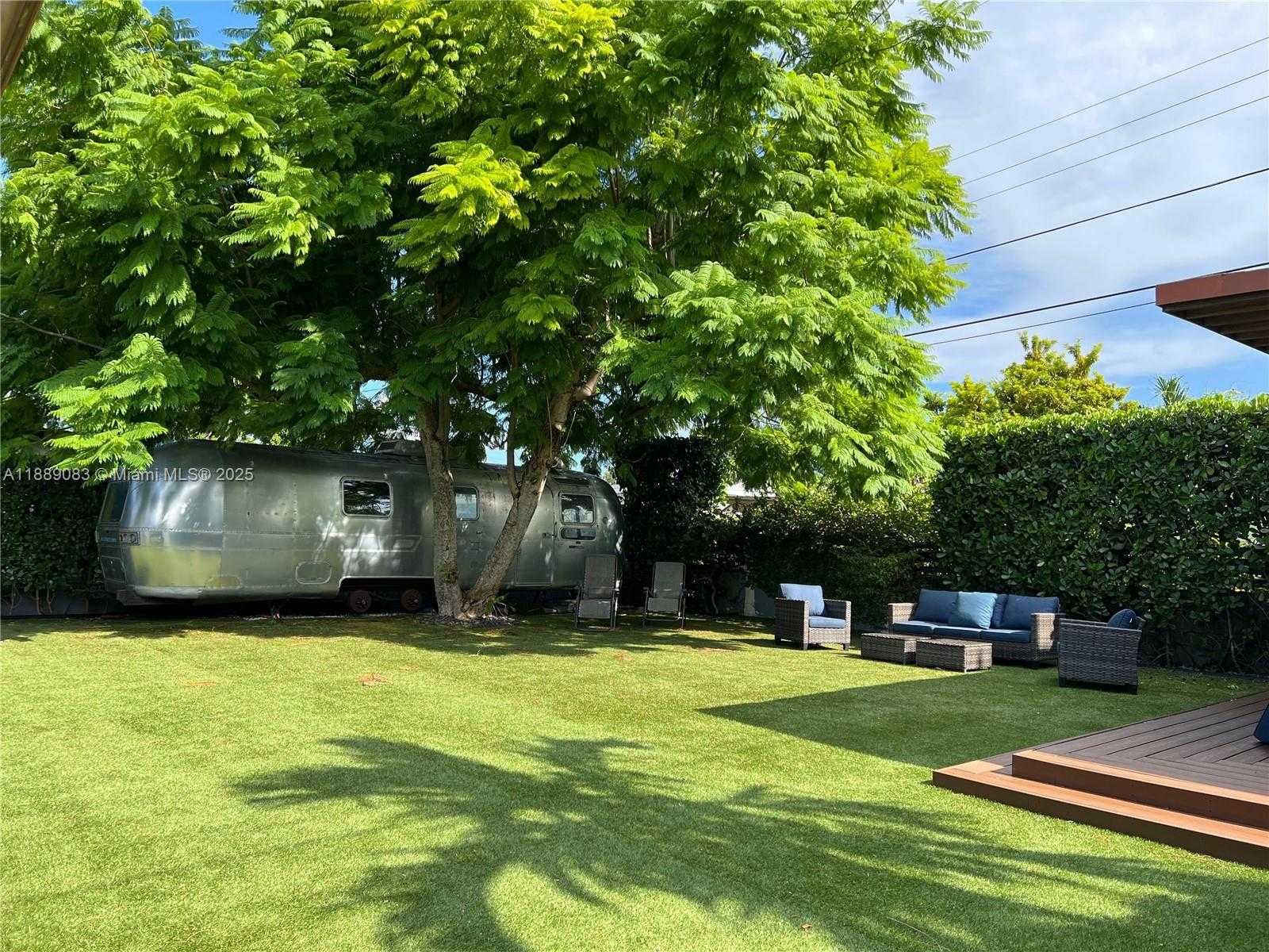 Small Image of 3160 SOUTH WEST 19TH TER, Miami Number 4