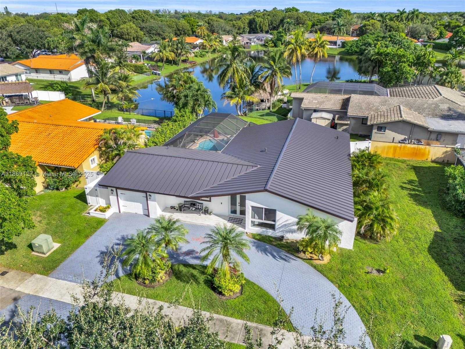 Small Image of 7211 BAMBOO ST, Miami Lakes Number 3