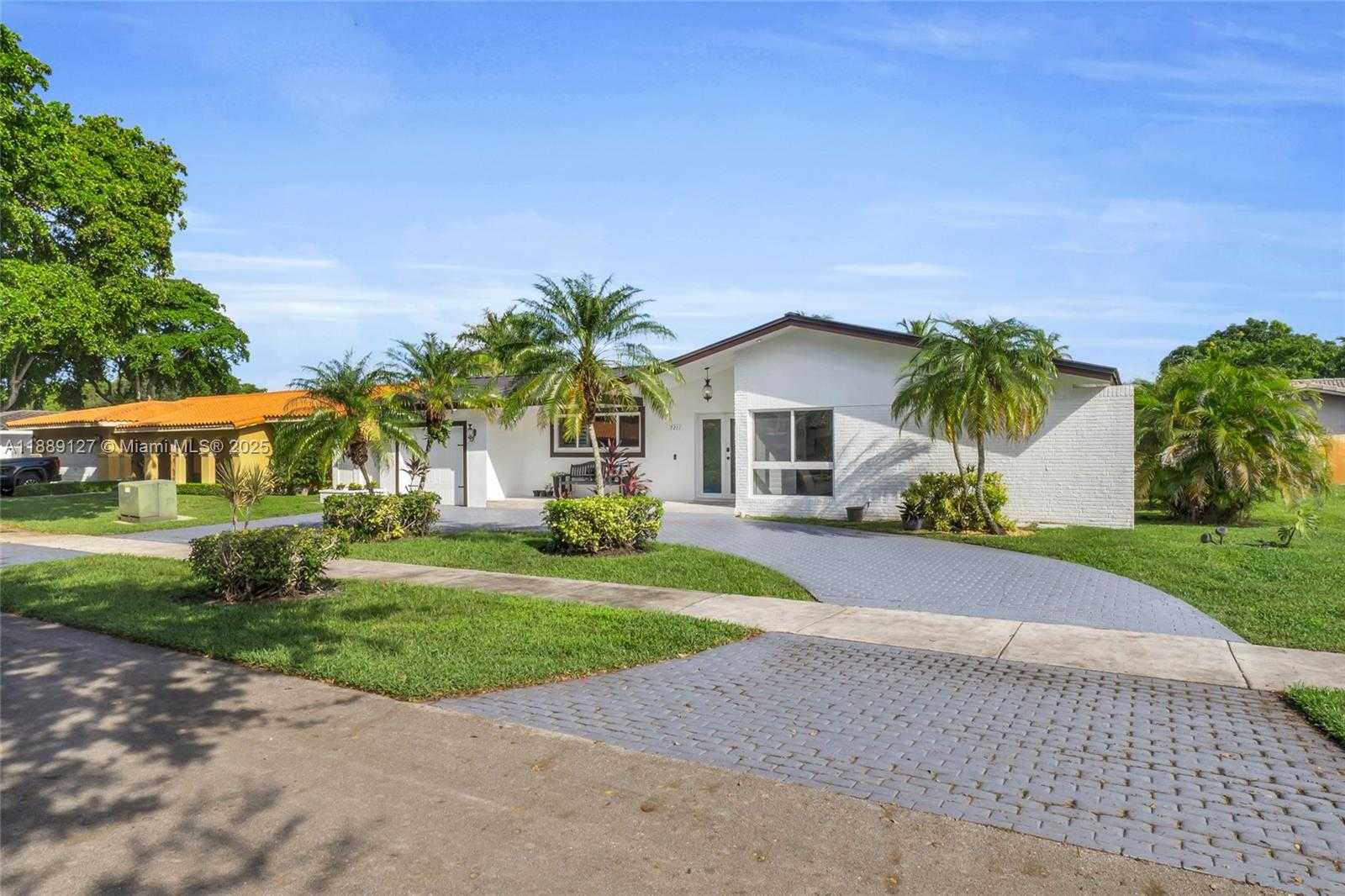 Small Image of 7211 BAMBOO ST, Miami Lakes Number 4
