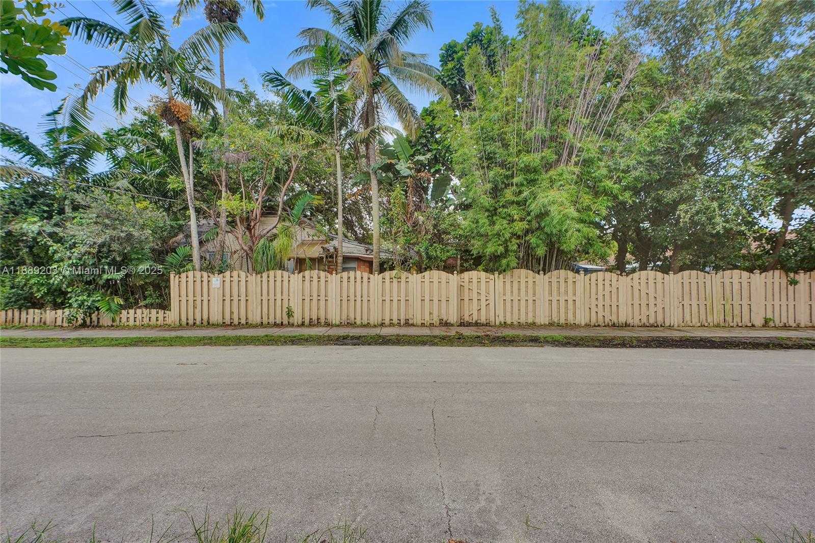 Small Image of 1024 NORTH 24TH AVE, Hollywood Number 17