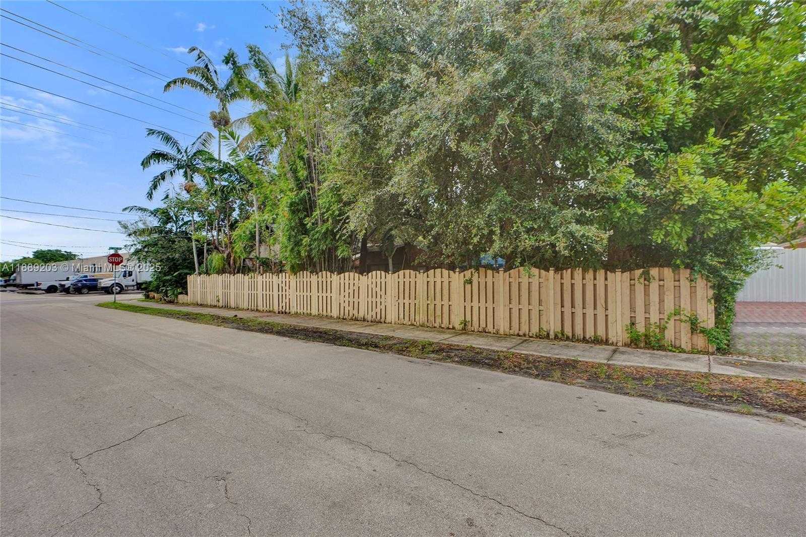 Small Image of 1024 NORTH 24TH AVE, Hollywood Number 18
