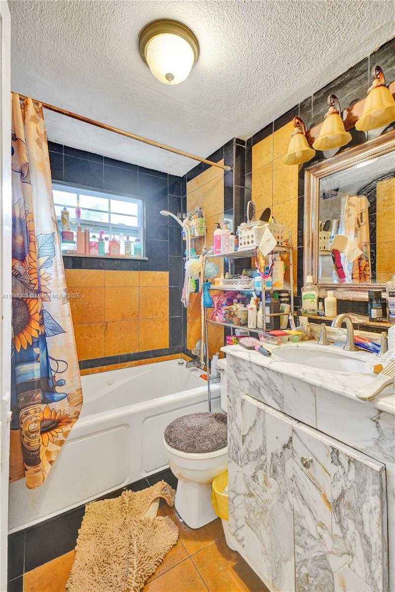Small Image of 1024 NORTH 24TH AVE, Hollywood Number 28