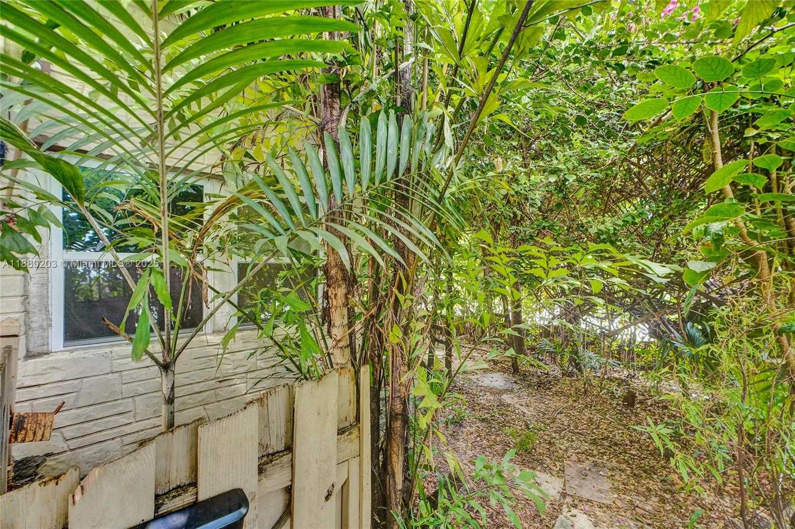 Small Image of 1024 NORTH 24TH AVE, Hollywood Number 32