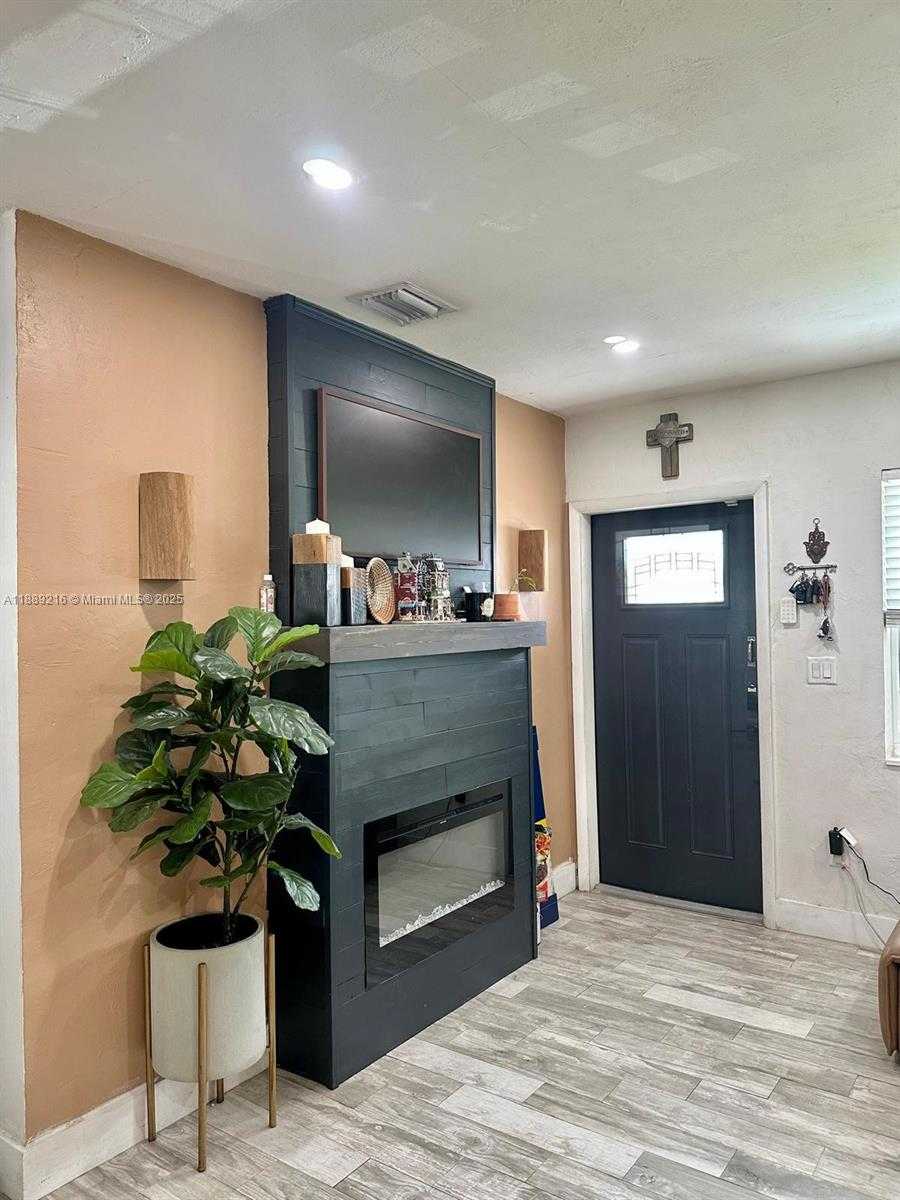 Small Image of 651 EAST 38TH ST, Hialeah Number 10