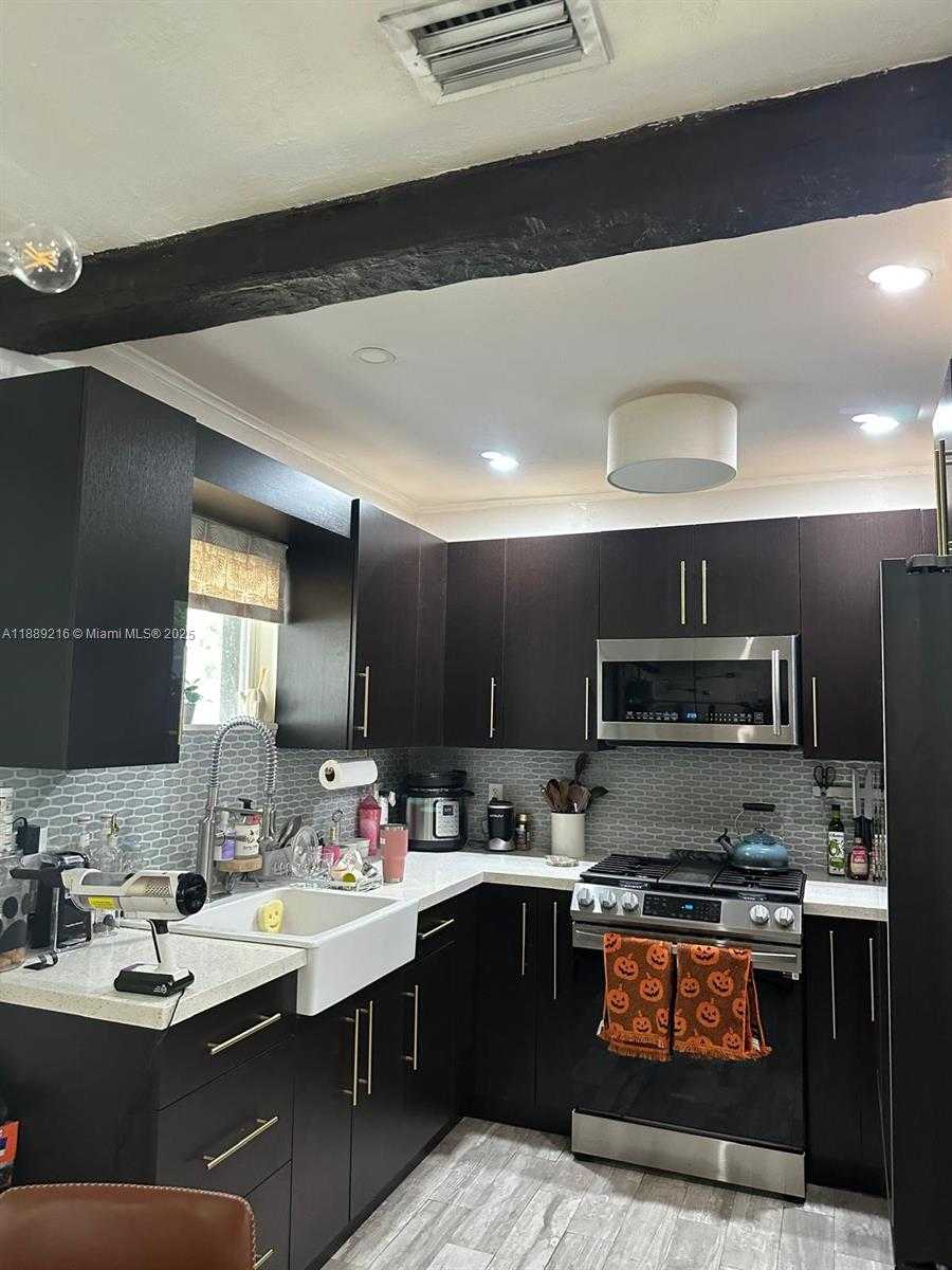 Small Image of 651 EAST 38TH ST, Hialeah Number 13