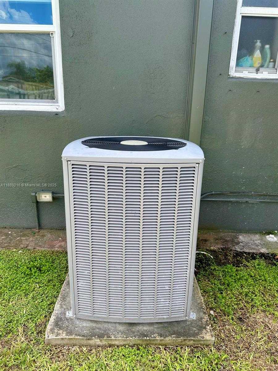 Small Image of 651 EAST 38TH ST, Hialeah Number 33