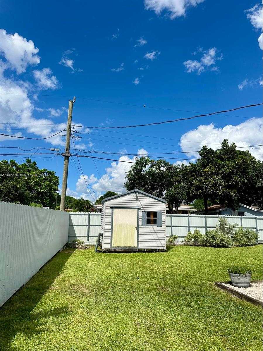 Small Image of 651 EAST 38TH ST, Hialeah Number 40