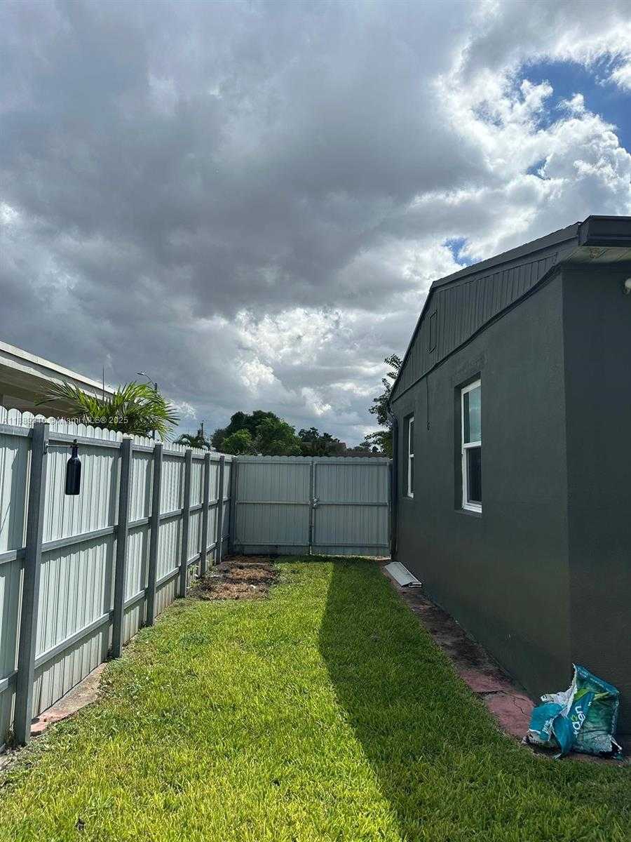 Small Image of 651 EAST 38TH ST, Hialeah Number 44