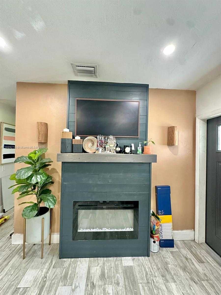 Small Image of 651 EAST 38TH ST, Hialeah Number 9