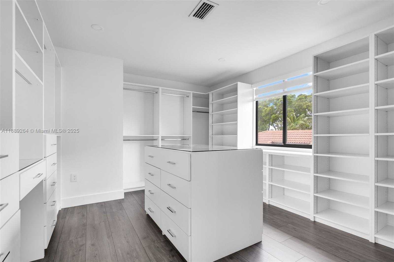 Small Image of 17353 NORTH WEST 62ND CT, Hialeah Number 24