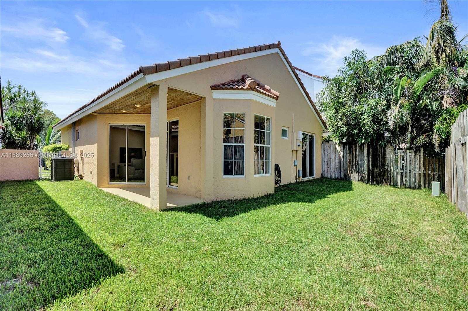 Small Image of 1405 SEAGRAPE CIR, Weston Number 17