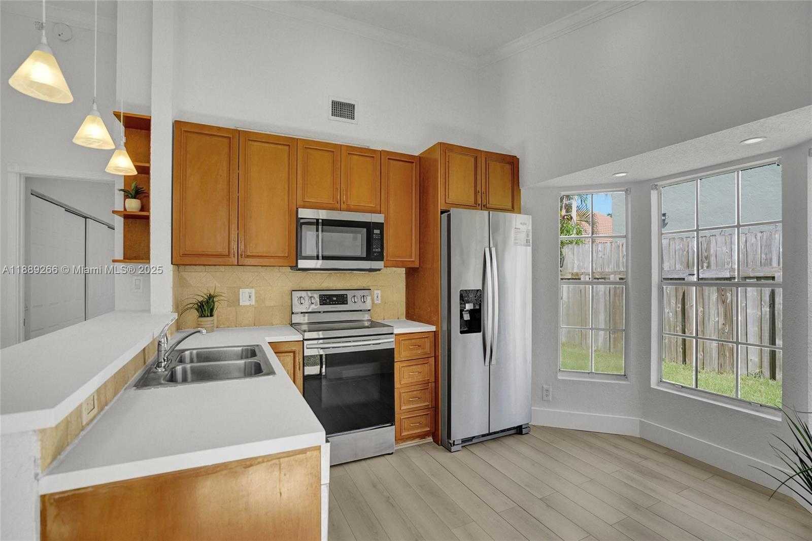 Small Image of 1405 SEAGRAPE CIR, Weston Number 5