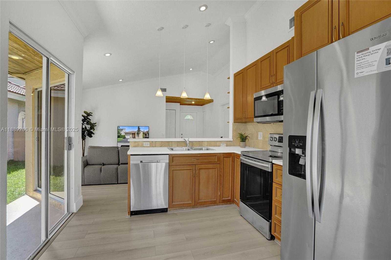 Small Image of 1405 SEAGRAPE CIR, Weston Number 6