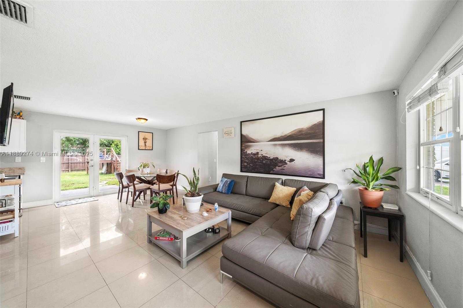 Small Image of 7831 NORTH WEST 11TH ST, Pembroke Pines Number 6