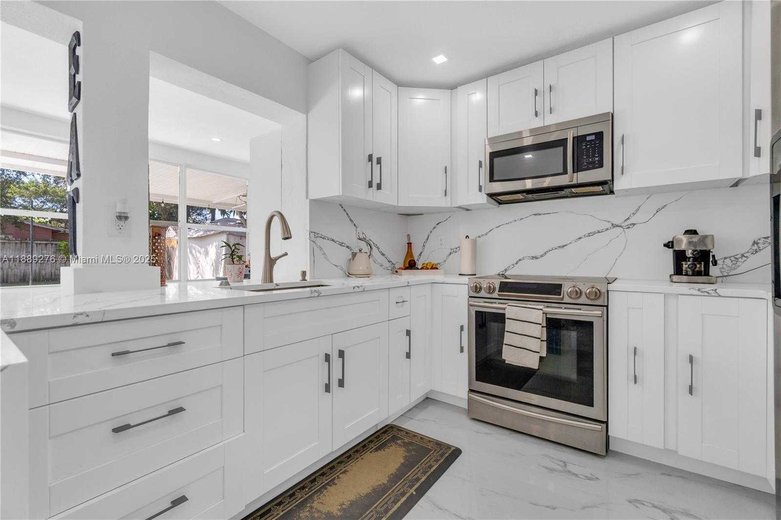 Small Image of 6320 HARDING ST, Hollywood Number 5