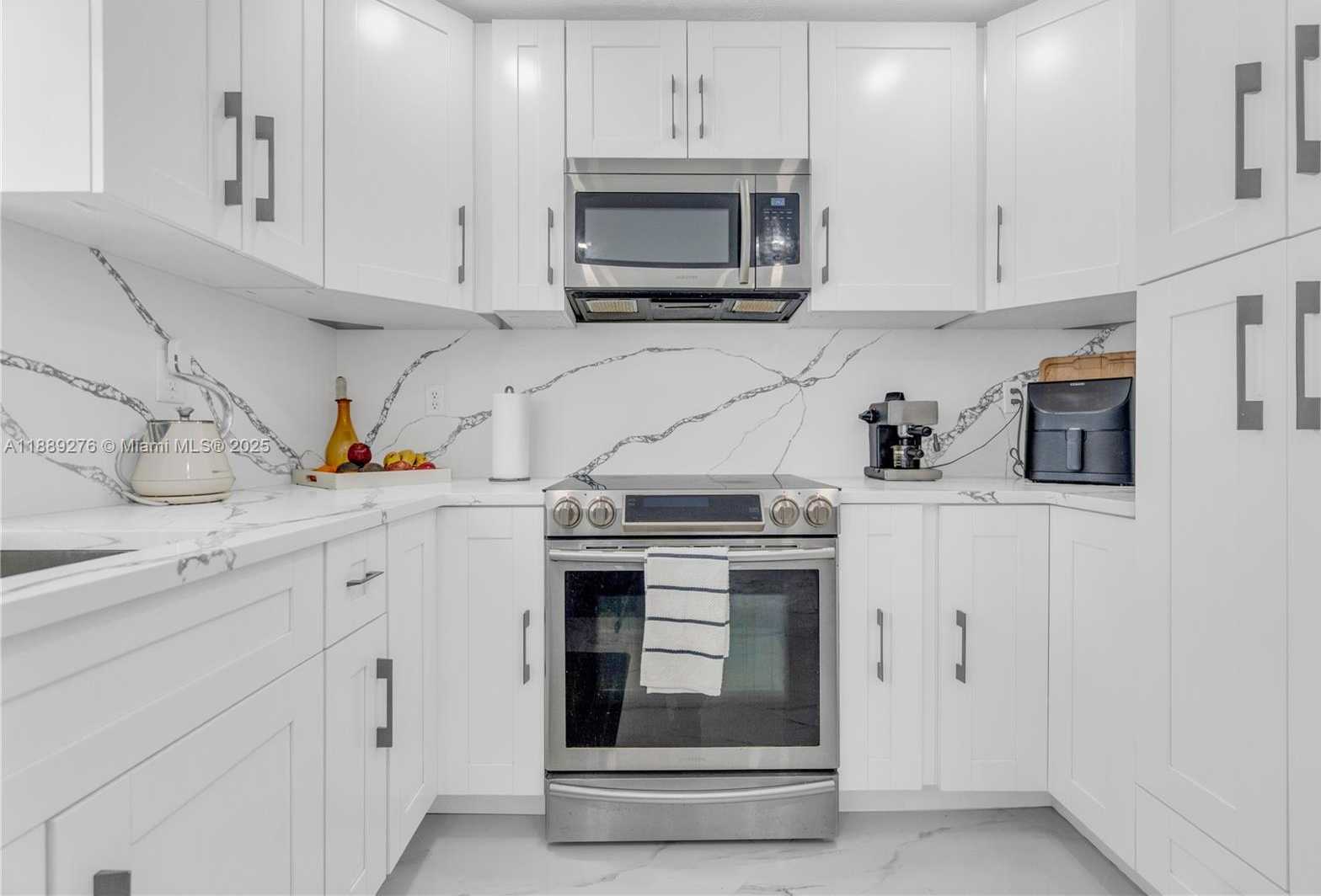 Small Image of 6320 HARDING ST, Hollywood Number 7