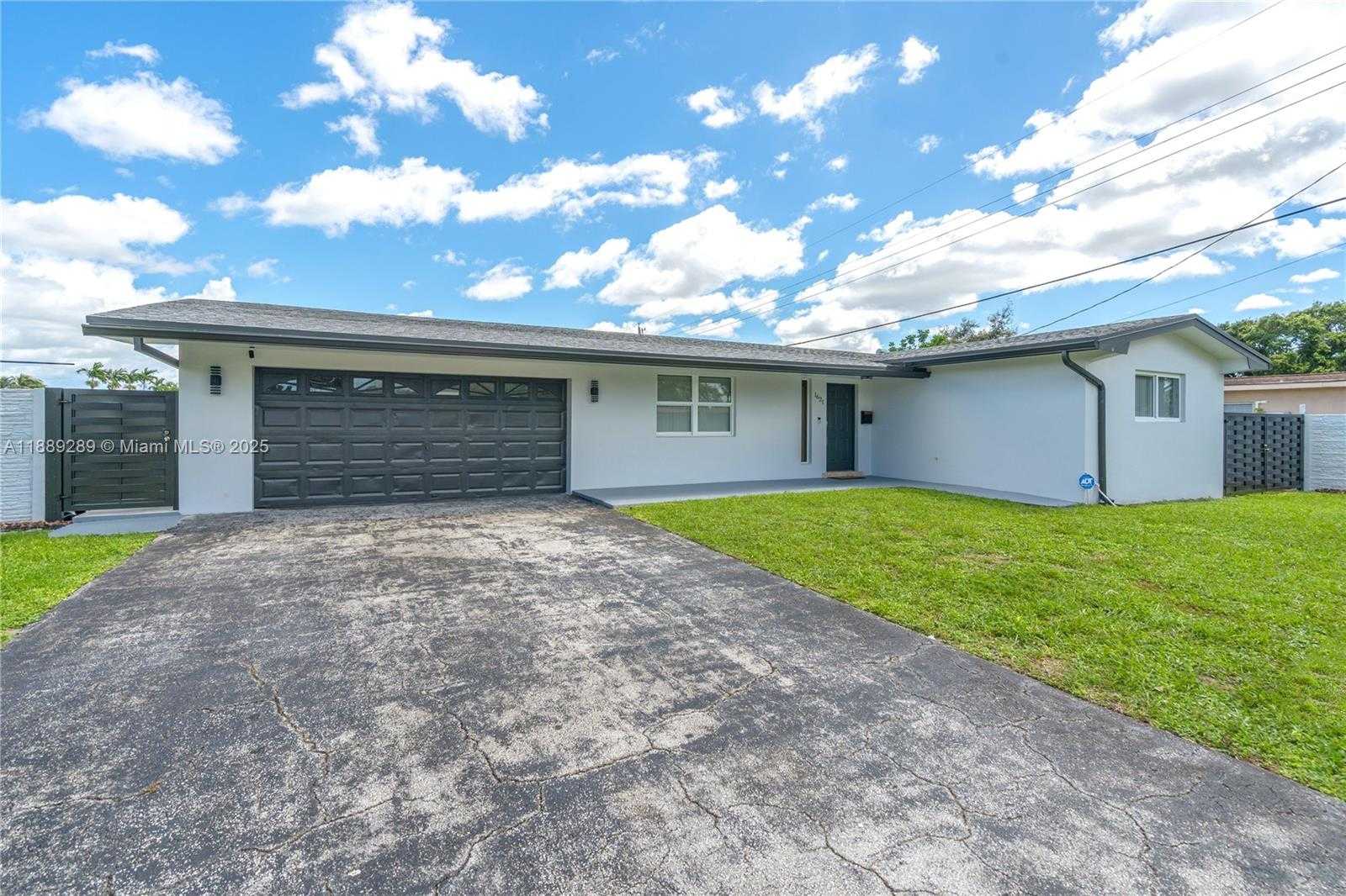 Small Image of 1621 NORTH WEST 85TH WAY, Pembroke Pines Number 2