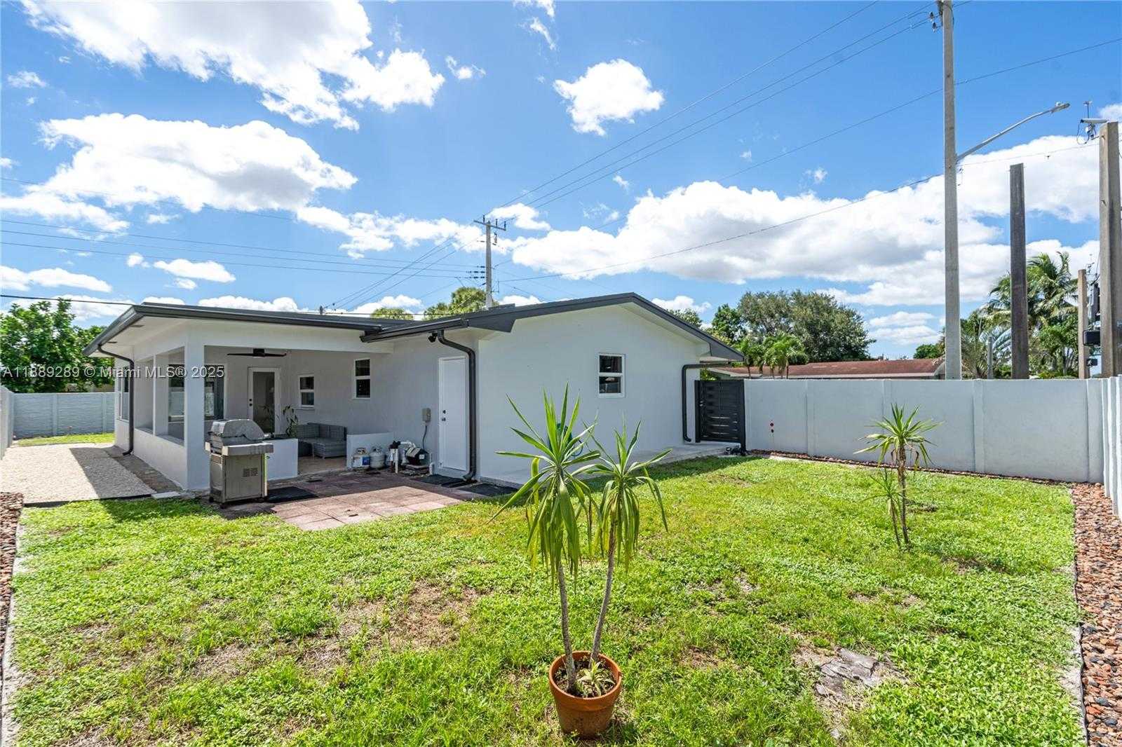 Small Image of 1621 NORTH WEST 85TH WAY, Pembroke Pines Number 23
