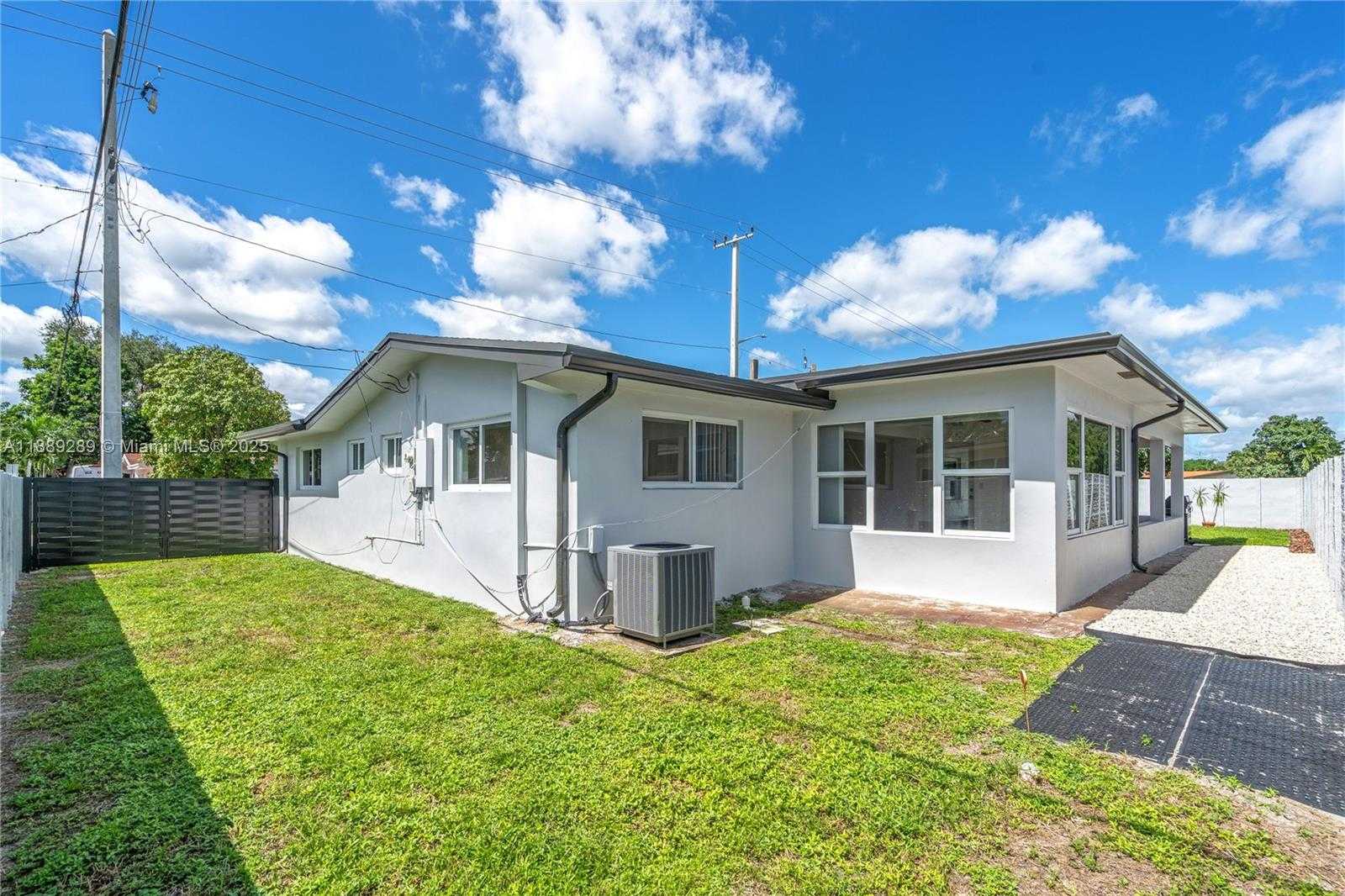 Small Image of 1621 NORTH WEST 85TH WAY, Pembroke Pines Number 24
