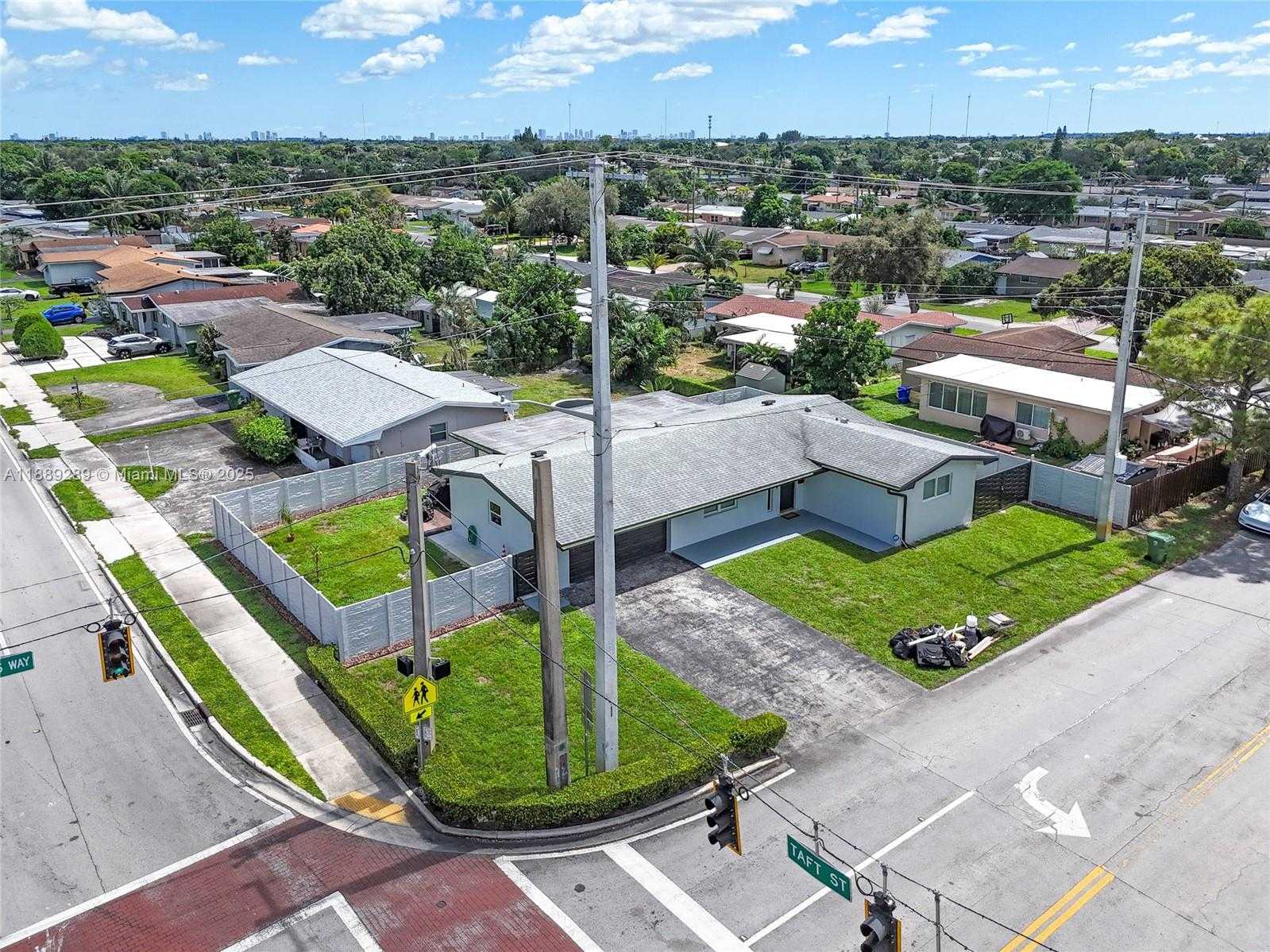 Small Image of 1621 NORTH WEST 85TH WAY, Pembroke Pines Number 4