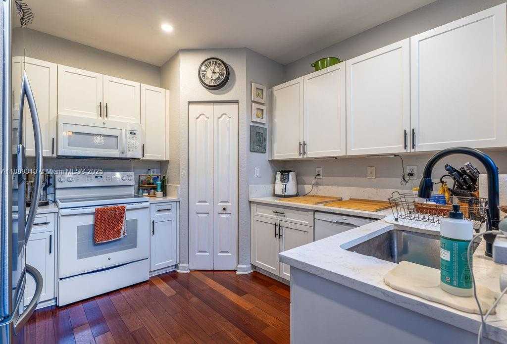 Small Image of 10912 NORTH WEST 69TH ST, Doral Number 14