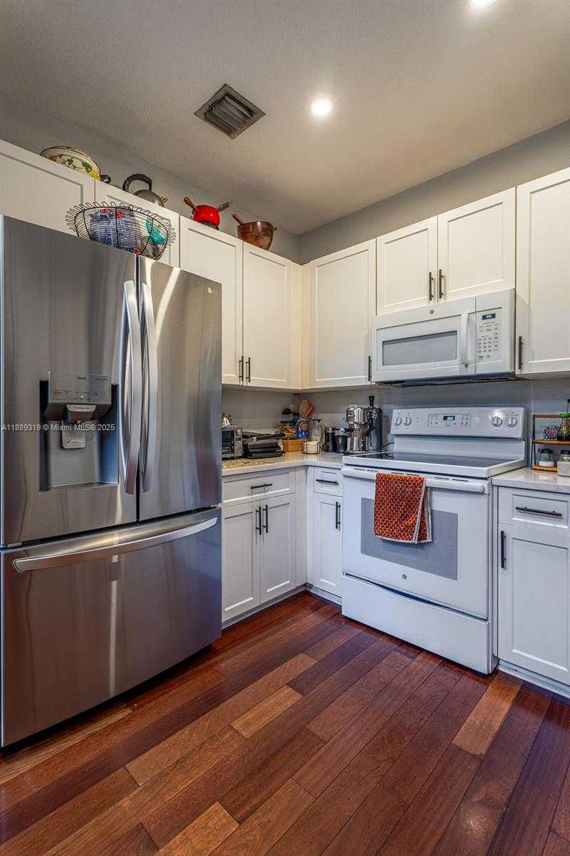 Small Image of 10912 NORTH WEST 69TH ST, Doral Number 16