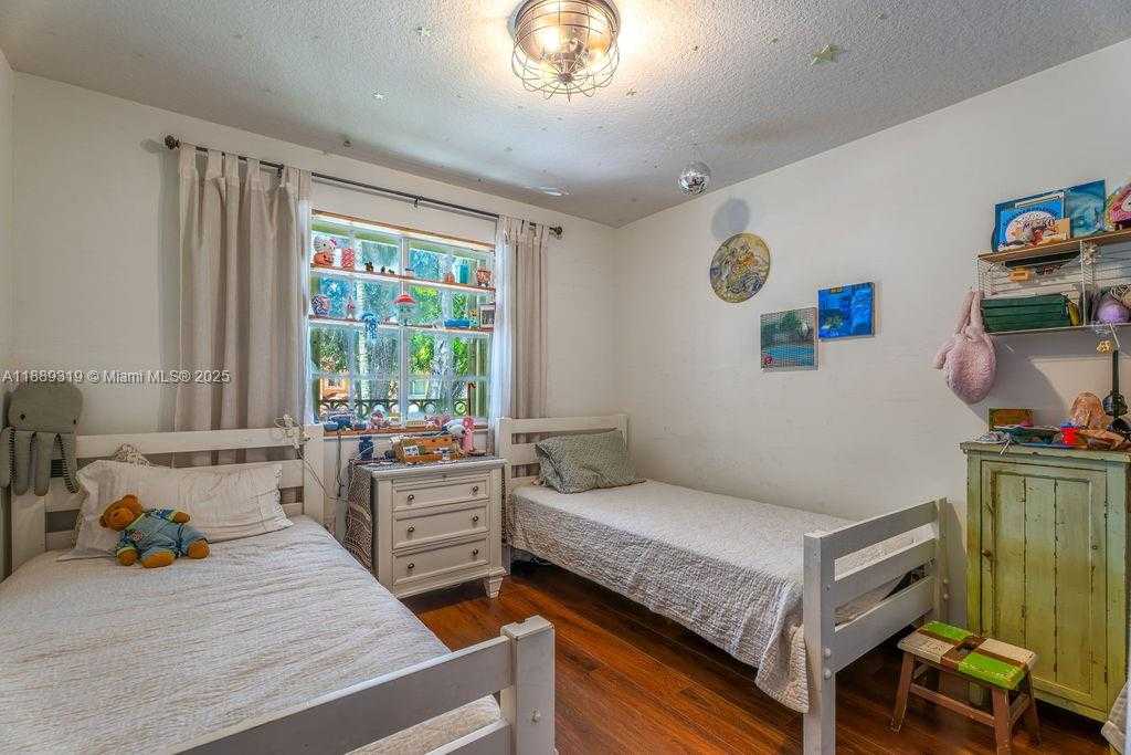 Small Image of 10912 NORTH WEST 69TH ST, Doral Number 24